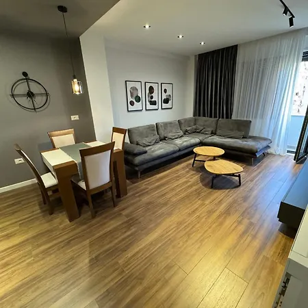 Luxury Center With Balcony Apt21