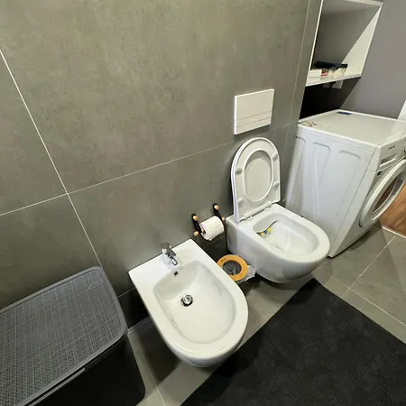 Appartement Luxury Center With Balcony Apt21 Tirana