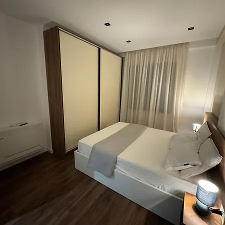 Luxury Center With Balcony Apt21 * טיראנה