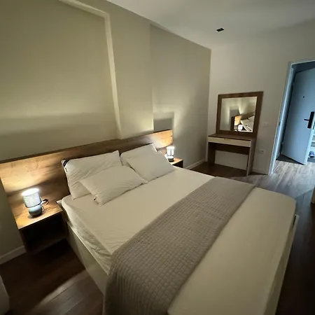 Luxury Center With Balcony Apt21 דירה