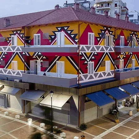 Luxury Center With Balcony Apt21